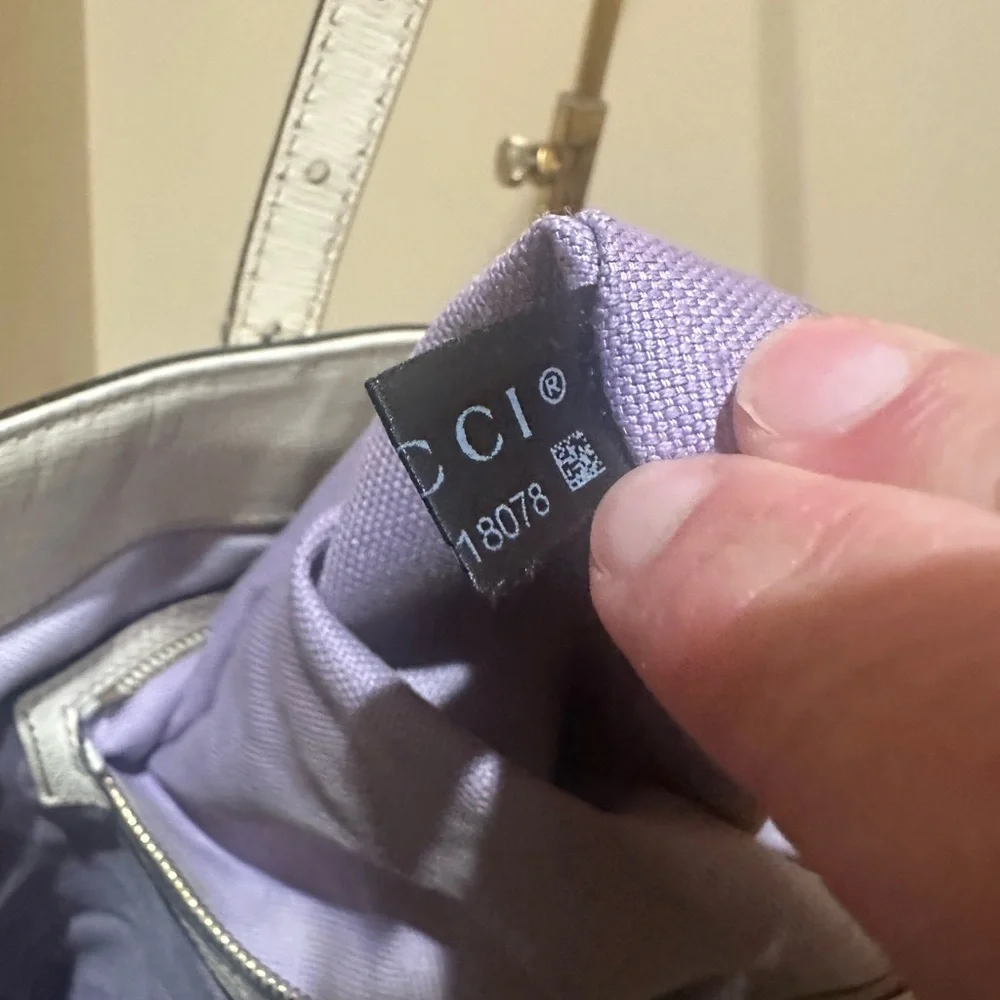 Gucci Flora Infinity Medium Tote Off
White - Picture 15 of 16